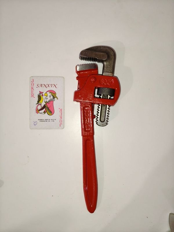 Llave de caño SANXIN 300mm roja