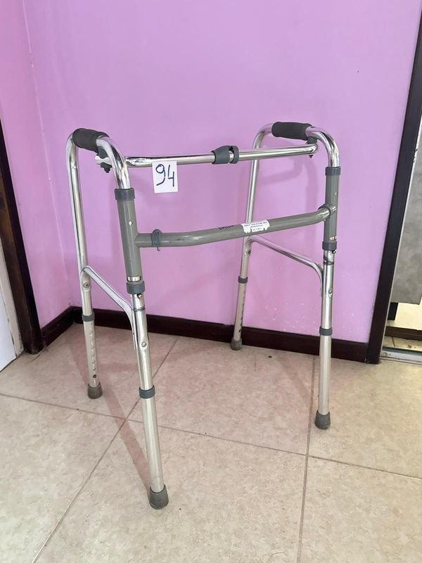 Lote siguiente: Andador plegable como nuevo