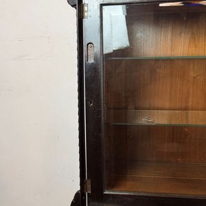 Vitrina Antigua Madera Tallada Estilo Renacimiento con Espejo Biselado - imagen 2