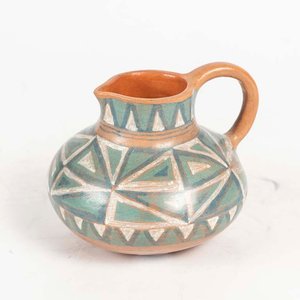 Lote siguiente: Jarrita de Cerámica Decorada "Rosina Taller Arequita"