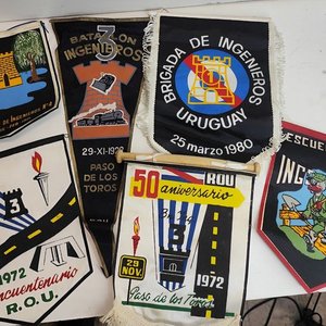 Lote siguiente: Seis Banderines Militares de Ingenieros Uruguayos