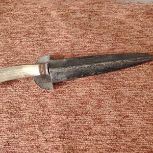Lote anterior: Cuchillo Artesanal con Mango de Guampa y Vaina de Cuero