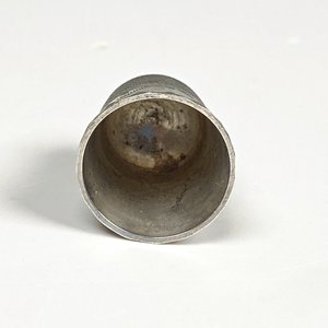 Dedal de Plata Inglesa con Grabados y Marcas - imagen 3