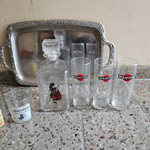 Set de Cristalería para Whisky y Martini con Botellón y Bandeja Metálica - imagen 3