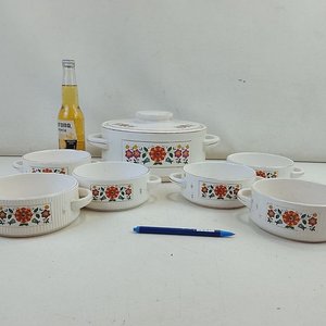 Set Vintage Sopera y 6 Cuencos con Asas, Diseño Floral Esmaltado y Bordes Dorados - imagen 3
