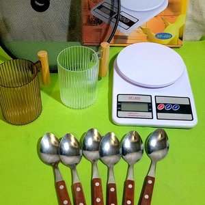 Balanza Digital con Set de Cucharas, Tazas y Cubre Comida - imagen 1