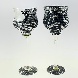 Lote anterior: Par de Copones Hialinos Decorados con Cristales Negros y Plateados