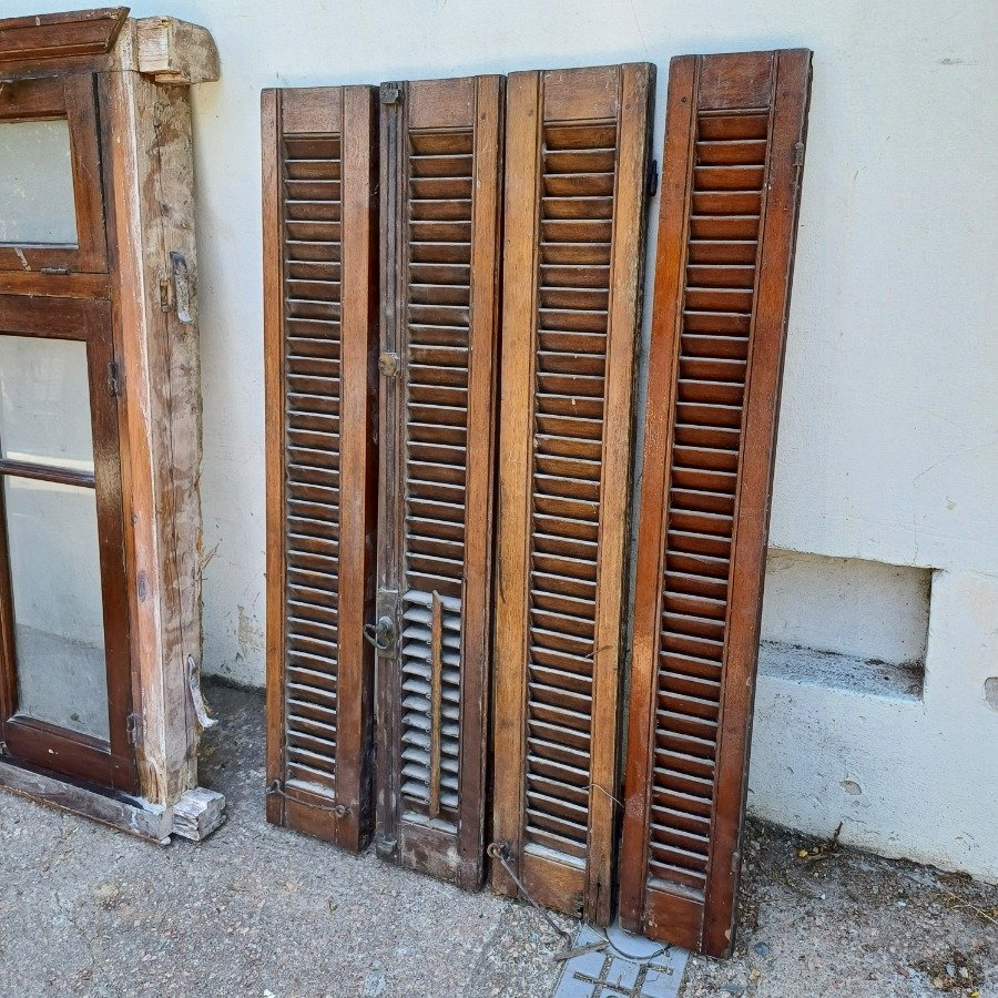 Ventana de madera con detalles artesanales - imagen 3