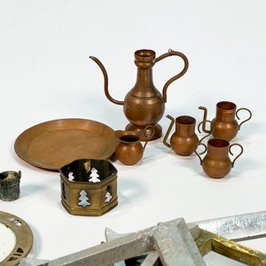 Lote de Letras Metálicas, Juego de Miniaturas de Cobre y Platos Decorativos - imagen 2