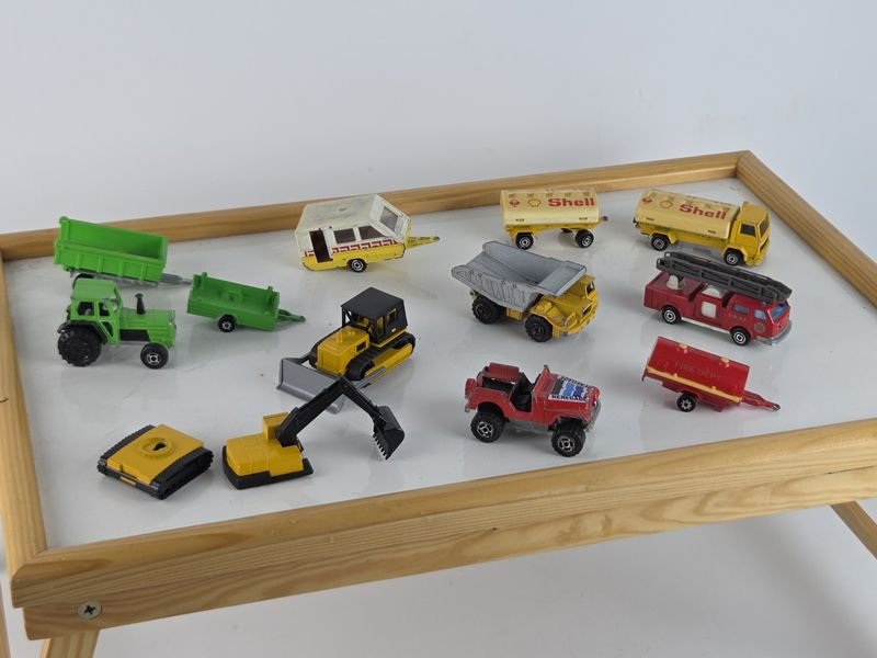Lote siguiente: Colección de juguetes Majorette en excelente condición