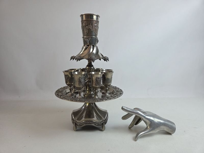 Lote anterior: Juego divisor de vino Kiddush chapado en plata