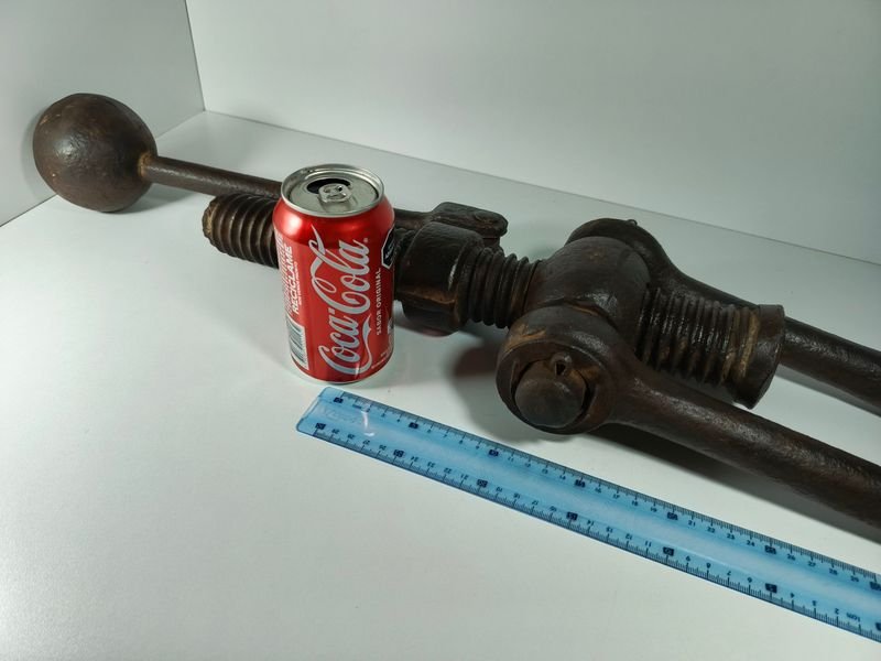 Antiguo enganche de hierro macizo para vagones de carga - imagen 6
