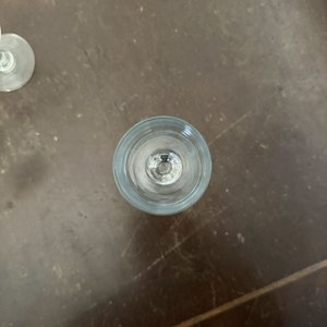 Lote de 7 Copas y Vasos de Vidrio Tallado y Grabado - imagen 2