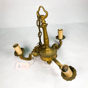 Araña de Bronce con Tres Luces y Cadena Decorativa - imagen 4