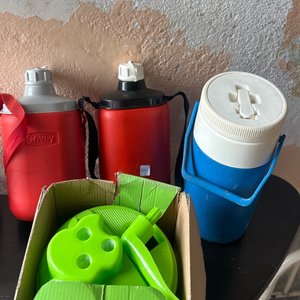 Lote anterior: Cantimplora Roja y Azul con Corta Verdura Verde