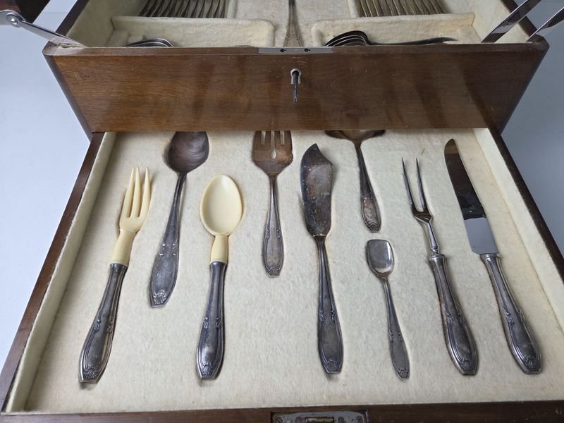 Excepcional juego de cubiertos en platina Eberle con su caja original y llave - imagen 7