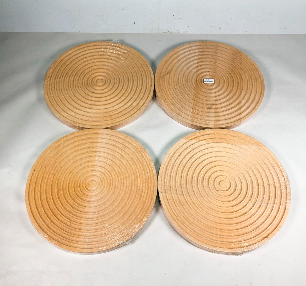 Lote siguiente: Cuatro tablas circulares de madera