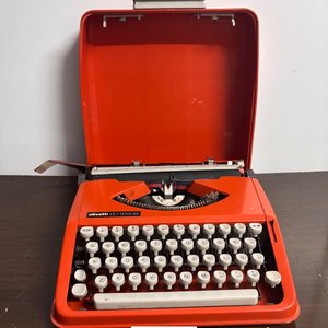 Máquina de Escribir Olivetti Lettera 80 Roja Vintage - imagen 2