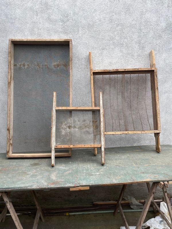 Lote de Zarandas Antiguas de Madera y Malla Metálica