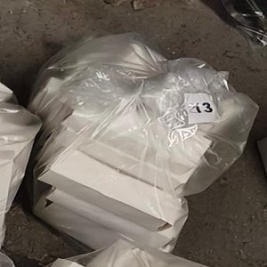 Lote de 24 Cajas de Bisagras Metálicas Negras con Tornillos - imagen 4