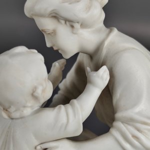 Grupo en Porcelana Biscuit Sellado: Madre con Niños y Gato - imagen 10