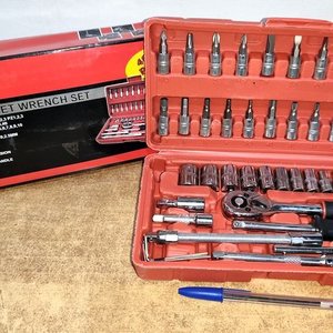 Juego de Dados y Puntas de 46 Piezas con Llave Cricket, Nuevo en Caja - imagen 1