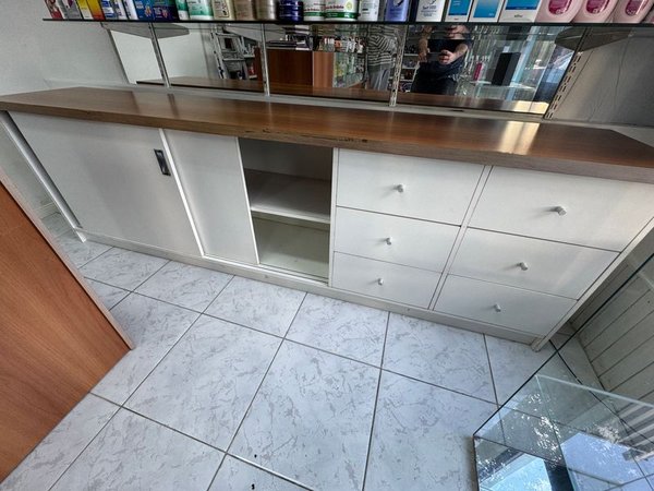 Aparador de 6 cajones con puertas corredizas - imagen 2