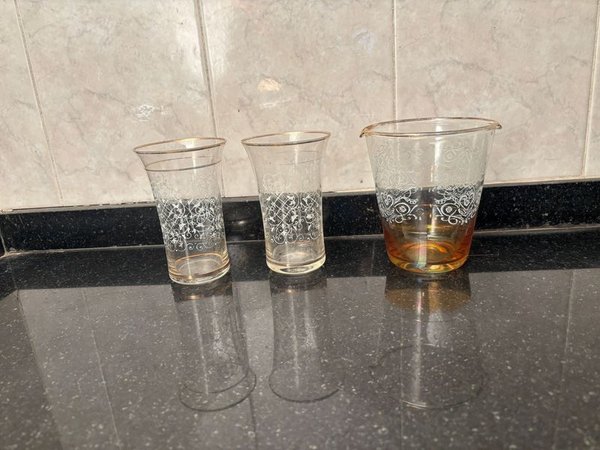 Juego de Cristalería: Hielera y 2 Vasos con Diseño Labrado y Borde Dorado - imagen 1