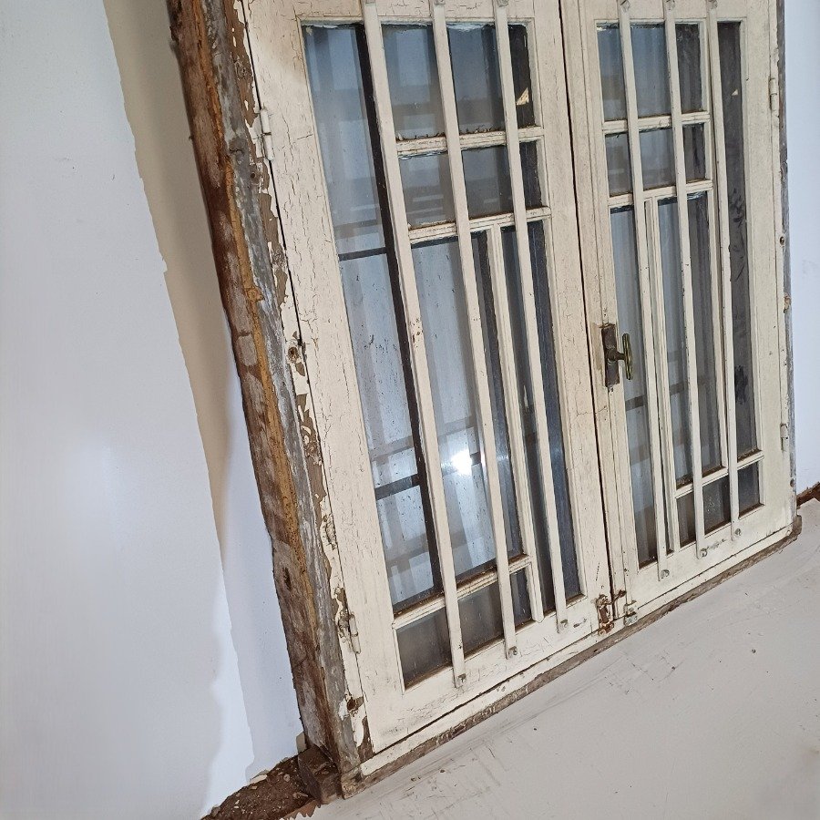 Ventana con dos hojas batientes en cedro - imagen 3