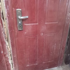 Dos Puertas de Frente de Chapa Color Marrón - imagen 4