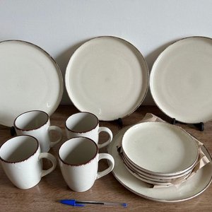 Juego de Vajilla Cerámica Crema con Borde Marrón (12 Piezas) - imagen 2