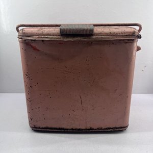 Lote anterior: Antigua Heladera Portátil Rosa con Destapador
