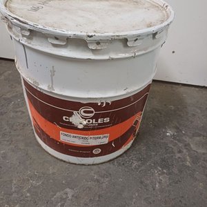 Lote siguiente: Tarro de Antioxido Gris C/oles 18 Litros Cerrado Hermético Vencido