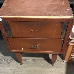 Lote anterior: Mesa de Luz Antigua de Madera con Dos Cajones