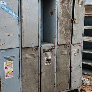 Locker Metálico Industrial con Puertas y Ventilación - imagen 3
