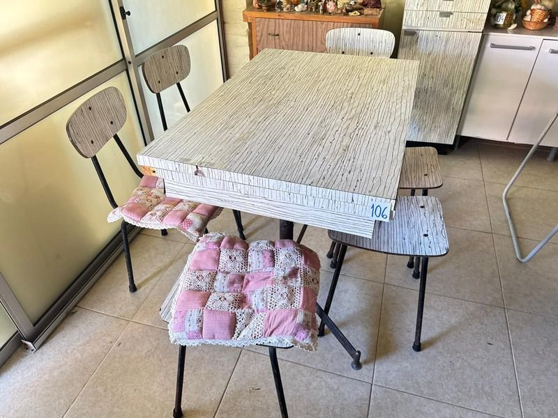 Mesa de comedor extensible y sillas - imagen 2