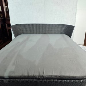 Camastro Ratan Sintético Gris Oscuro con Colchoneta y Almohadones - imagen 6