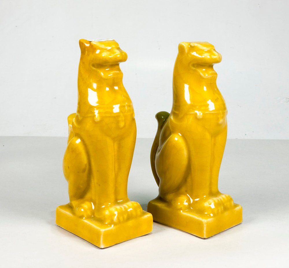 Dos figuras de leones en cerámica amarilla - imagen 3