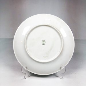 Plato de Porcelana Alemana Blanco con Diseño Floral y Borde Dorado - imagen 4