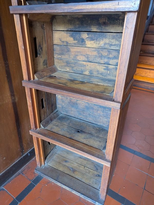 Estantería rústica en madera con cuatro compartimientos - imagen 4