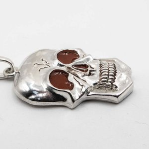 Colgante de Plata y Esmalte con Diseño de Calavera - imagen 2