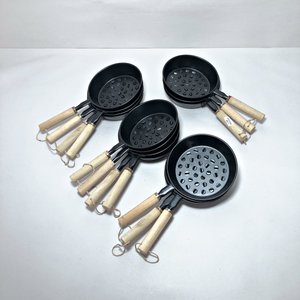 Lote de 14 Sartenes Pequeñas Negras con Mango de Madera - imagen 1