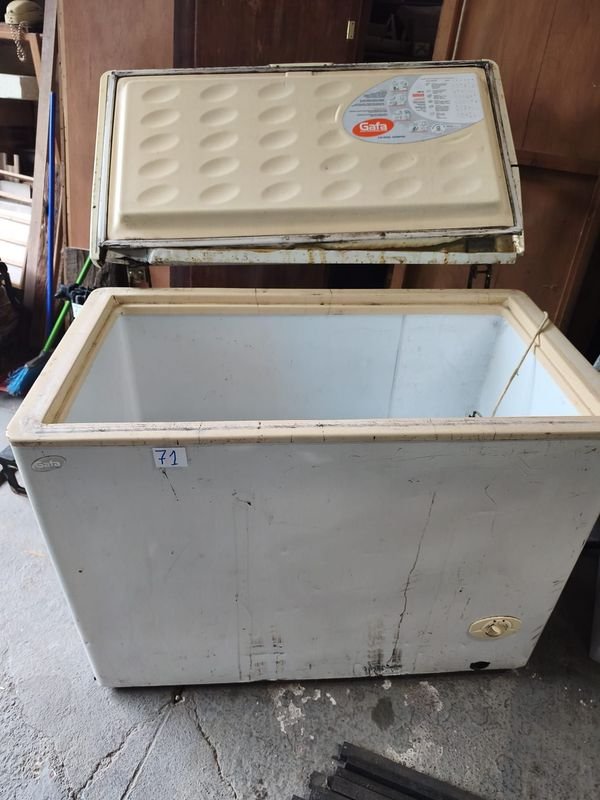 Freezer Gafa Horizontal Funcionando con Bisagras Rotas