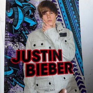 Lote siguiente: Libro "Justin Bieber" de Prumo