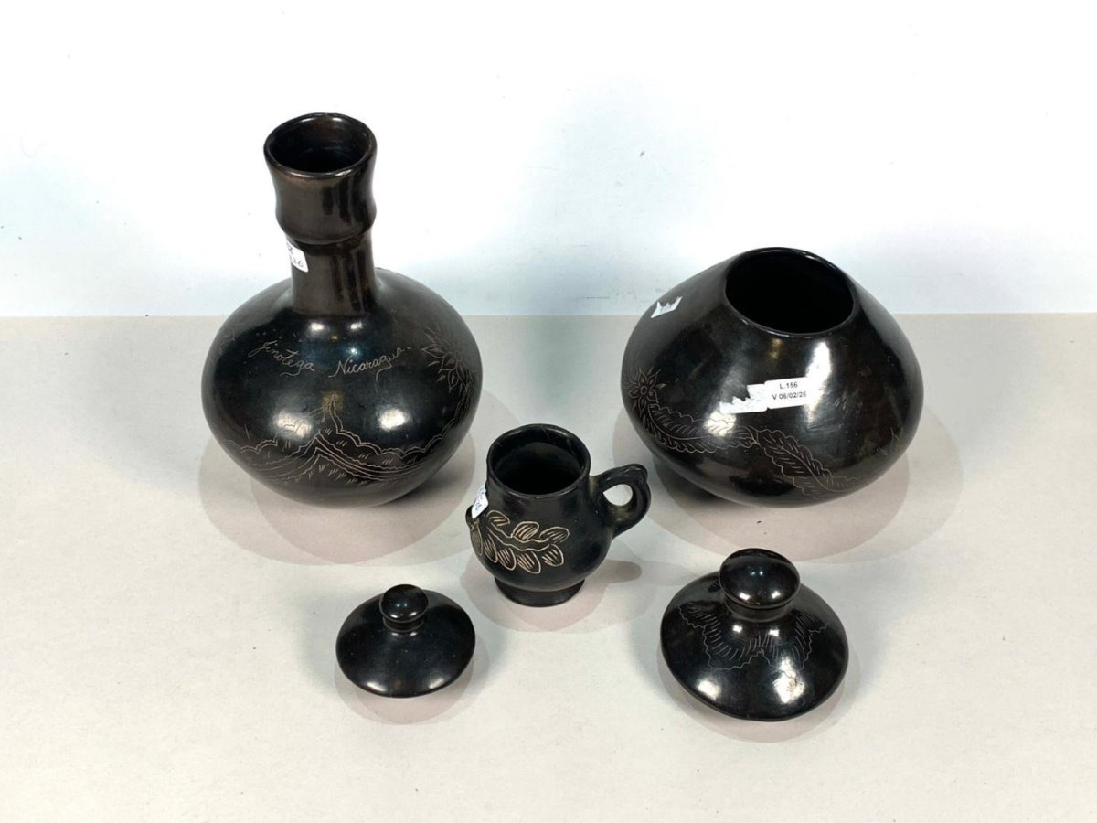 Tres piezas en cerámica color negro con decoración floral - imagen 3