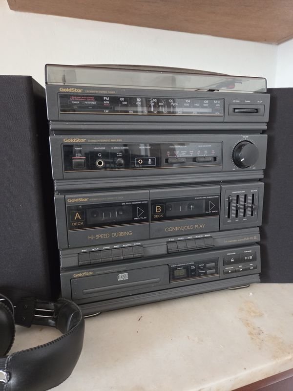 Equipo de audio Goldstar y audífonos Philips en venta - imagen 4
