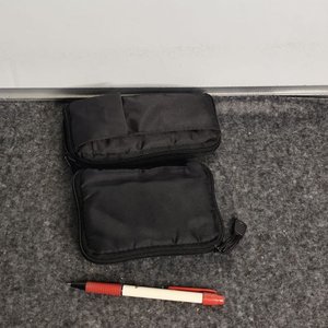 Dos Glucómetros Digitales con Estuches y Lancetero - imagen 2