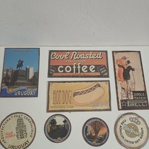 Lote de 8 Chapas Vintage: Montevideo, Uruguay, Coffee, Hot Dog, Pirelli y Warsteiner - imagen 1