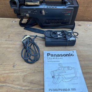 Lote siguiente: CAMARA FILMADORA PANASONIC