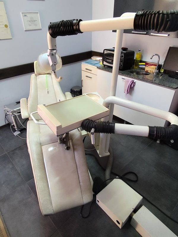 Silla de masaje relajante con piezas ajustables y contenedor de bebida - imagen 6